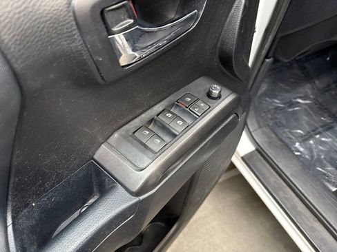 Used 2017 Toyota Tacoma TRD Off-Road w/ Tow Package (A/T) image 13