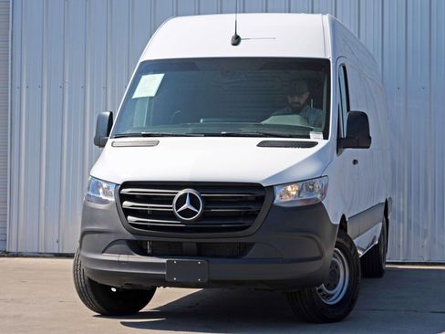 Used 2024 Mercedes-Benz Sprinter 2500 w/ Acoustic Package image 3