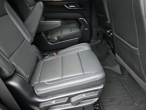 Used 2025 GMC Yukon Denali w/ LPO, Floor Liner Package image 8