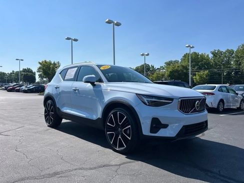 Used 2024 Volvo XC40 B5 Plus w/ Protection Package Premier AWD/4WD image 4