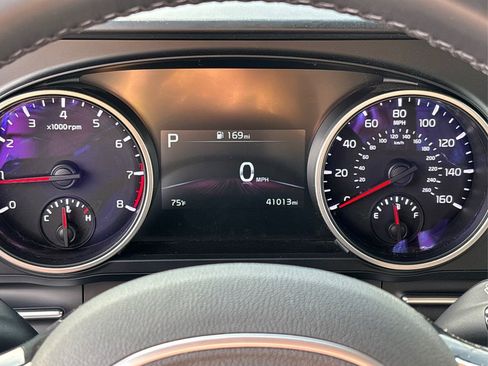 Used 2023 Kia Carnival LX image 20