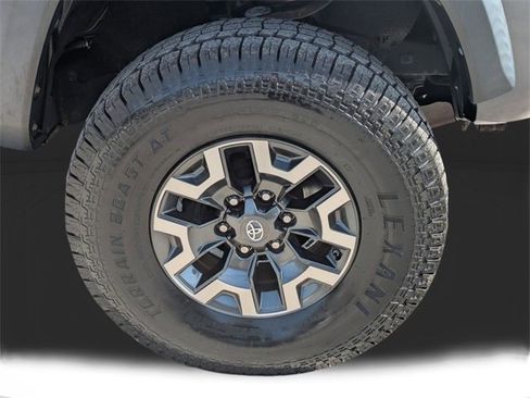 Used 2019 Toyota Tacoma TRD Off-Road image 11
