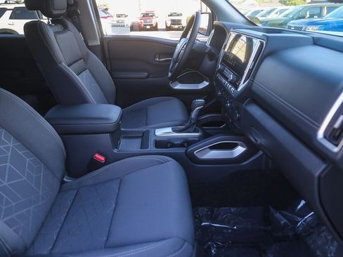 Used 2025 Nissan Frontier SV RWD image 15