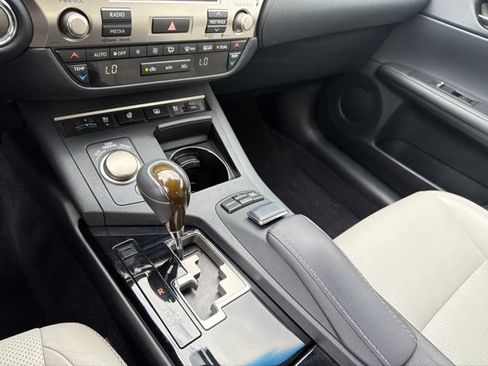 Used 2014 Lexus ES 350 w/ Luxury Package FWD image 22
