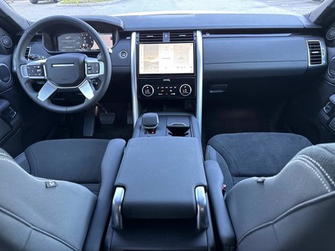 Certified 2025 Land Rover Discovery S image 16