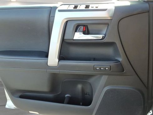 Used 2022 Toyota 4Runner Limited AWD/4WD image 18