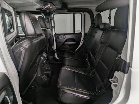 Used 2023 Jeep Gladiator Overland image 16