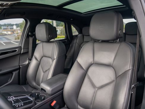Used 2020 Porsche Macan AWD/4WD image 5