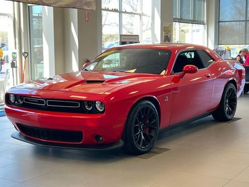 Certified 2018 Dodge Challenger R/T Scat Pack w/ Dynamics Package RWD image 34