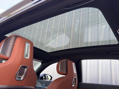 Used 2023 BMW 760i xDrive image 13