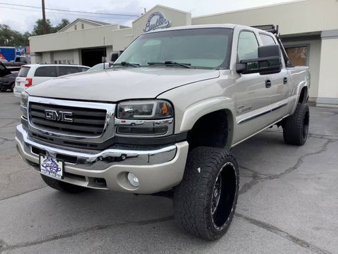 Used 2006 GMC Sierra 2500 SLE w/ Onstar Plus Package AWD/4WD image 4