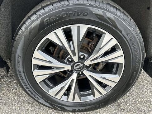 Certified 2023 Nissan Rogue SV image 11