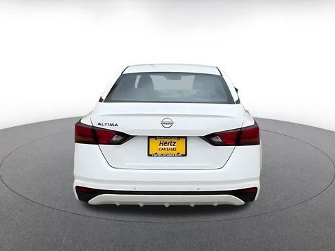 Used 2025 Nissan Altima 2.5 SV FWD image 12