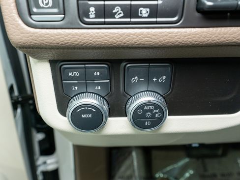 Used 2023 GMC Yukon XL Denali image 30