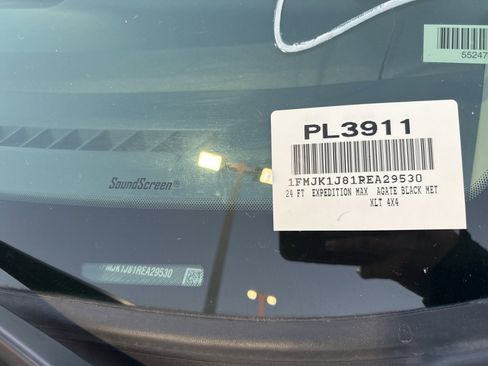 Used 2024 Ford Expedition Max XLT image 9