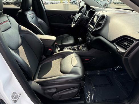 Used 2022 Jeep Cherokee Trailhawk w/ Comfort/Convenience Group image 19