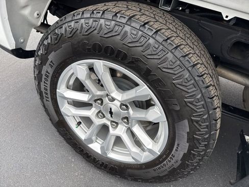 Used 2024 Chevrolet Silverado 1500 RST w/ Z71 Off-Road Package image 32