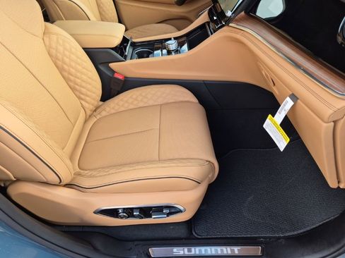 New 2026 Jeep Grand Cherokee Summit image 16