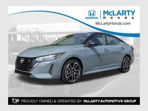 Used 2025 Nissan Sentra SR FWD image 1
