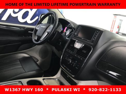 Used 2016 Chrysler Town & Country Touring FWD image 5