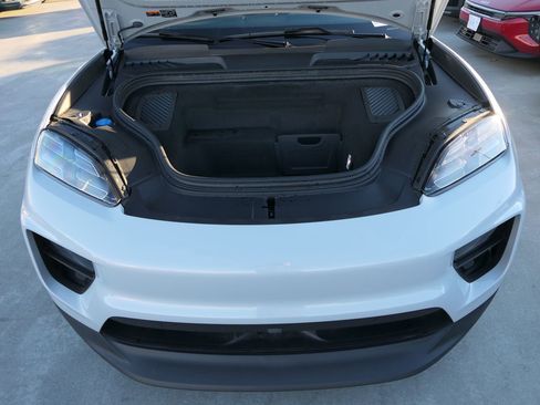 Used 2024 Porsche Macan 4 Electric image 28