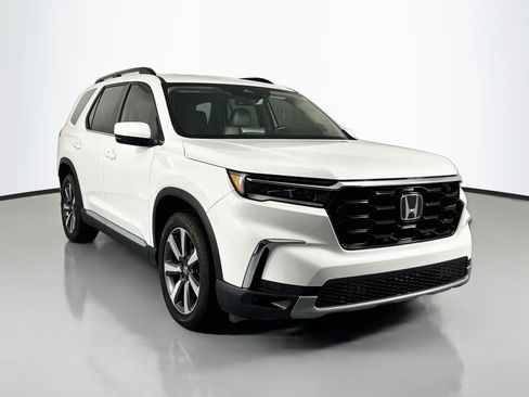 Certified 2024 Honda Pilot Touring image 3