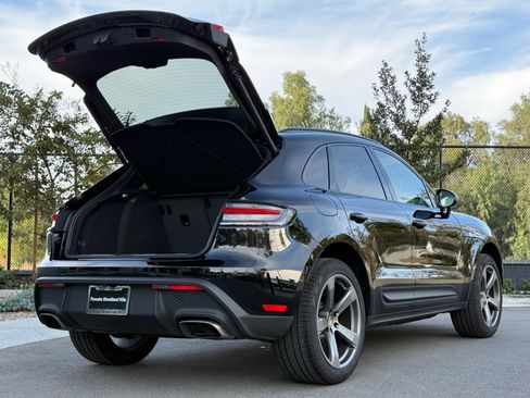 Used 2025 Porsche Macan image 32