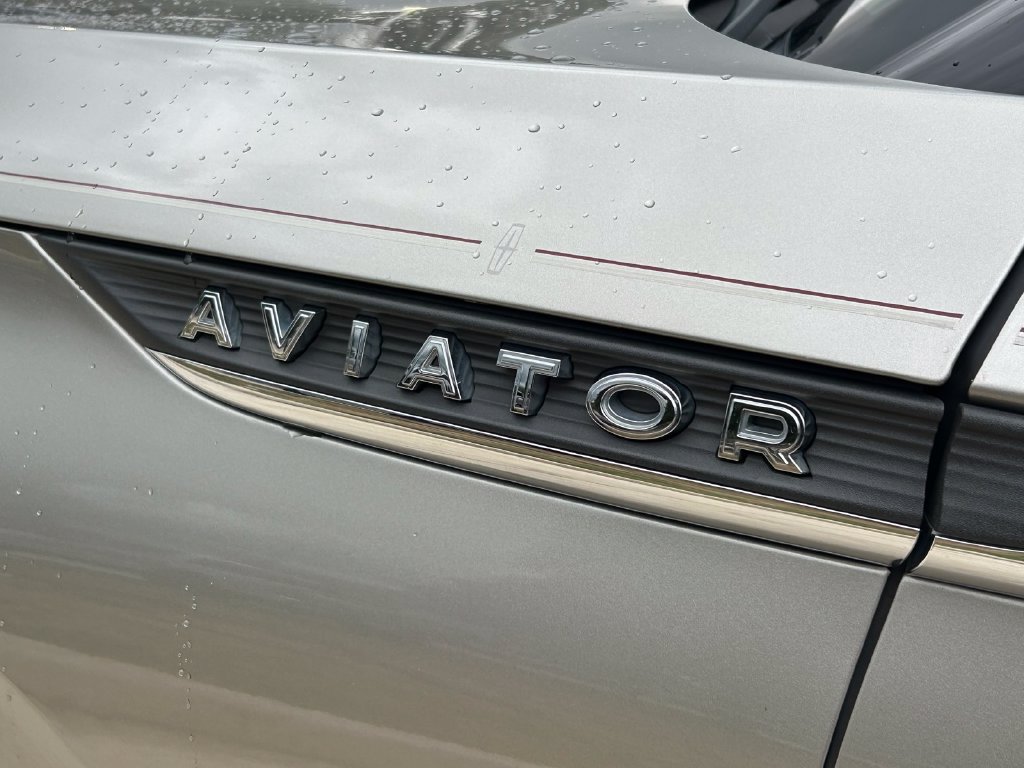 Used 2023 Lincoln Aviator AWD w/ Class IV Trailer Tow Package image 16