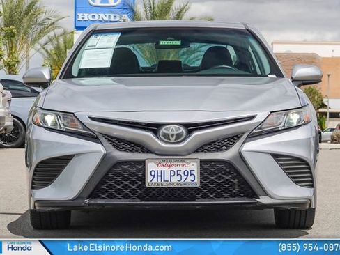 Used 2019 Toyota Camry SE FWD image 3