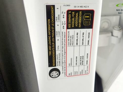 Used 2025 Mercedes-Benz GLC 350e 4MATIC image 75