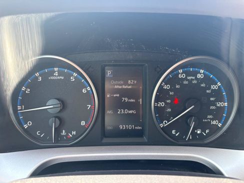 Used 2017 Toyota RAV4 XLE FWD image 2