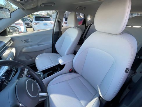 Used 2025 Hyundai Kona SEL image 36