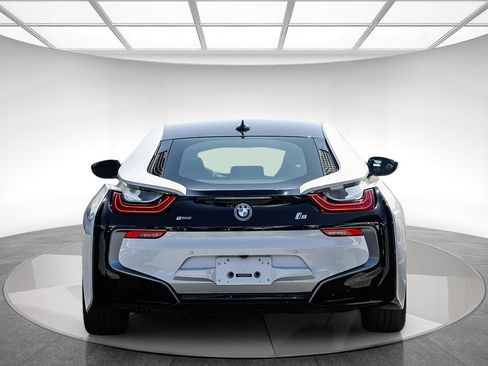 Used 2019 BMW i8 Coupe AWD/4WD image 3