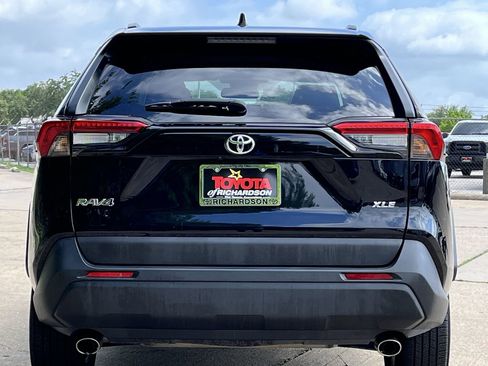 Used 2024 Toyota RAV4 XLE FWD image 5