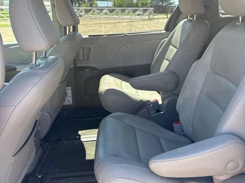 Used 2019 Toyota Sienna XLE Premium AWD/4WD image 10