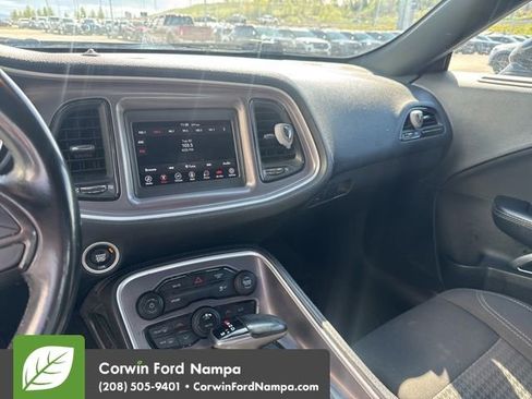 Used 2019 Dodge Challenger SXT image 9