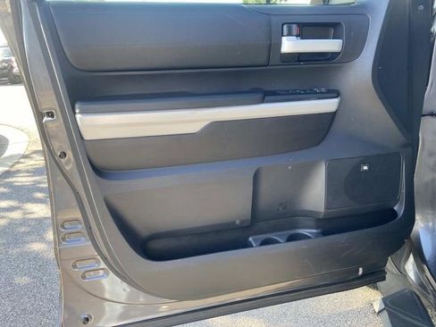 Used 2018 Toyota Tundra Limited w/ Limited Premium Package AWD/4WD image 18