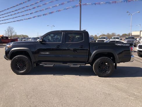 Used 2021 Toyota Tacoma TRD Off-Road image 3