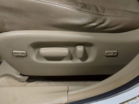 Used 2010 Toyota Highlander Limited image 28