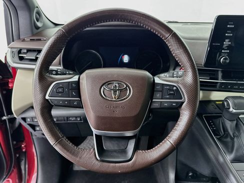 Used 2022 Toyota Sienna Platinum FWD image 11
