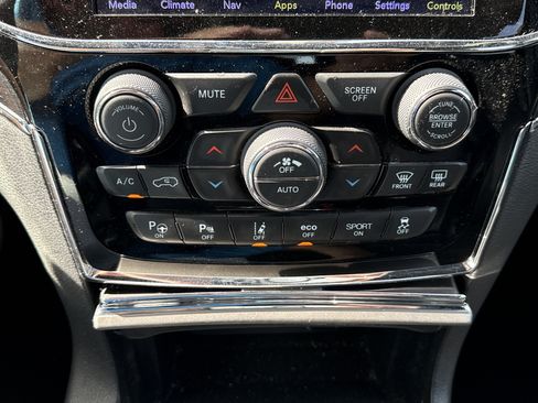 Used 2021 Jeep Grand Cherokee Trailhawk w/ Trailhawk Luxury Group AWD/4WD image 21