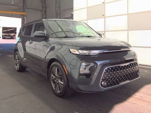 Used 2022 Kia Soul EX image 2