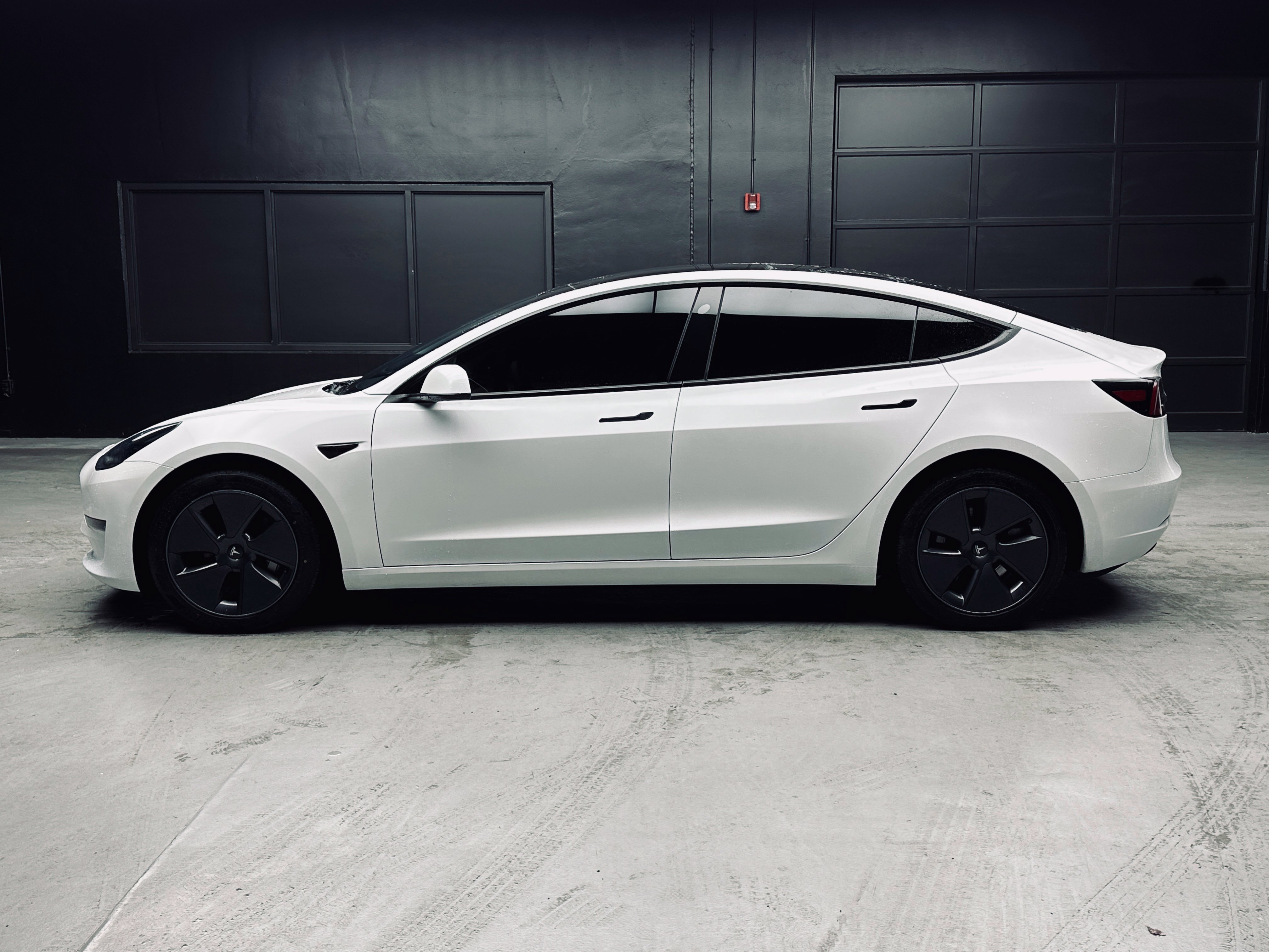 Used 2023 Tesla Model 3 Standard Range RWD image 4