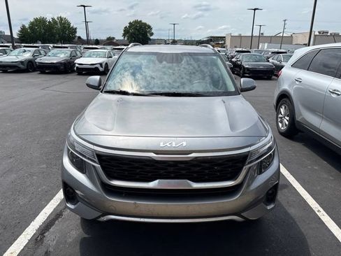 Used 2023 Kia Seltos EX AWD/4WD image 3