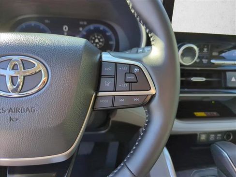 New 2026 Toyota Highlander Limited image 18