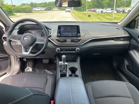 Used 2025 Nissan Altima 2.5 SV FWD image 5