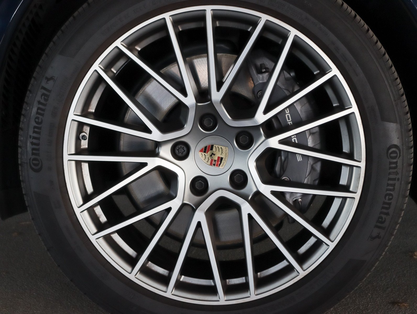 Certified 2023 Porsche Cayenne Platinum Edition AWD/4WD image 13