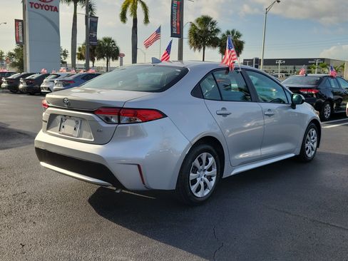 Used 2021 Toyota Corolla LE FWD image 12