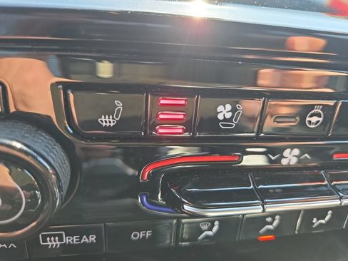 Used 2023 Jeep Grand Cherokee Overland AWD/4WD image 33