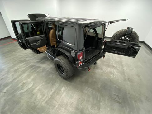 Used 2016 Jeep Wrangler Unlimited Rubicon w/ Connectivity Group AWD/4WD image 46